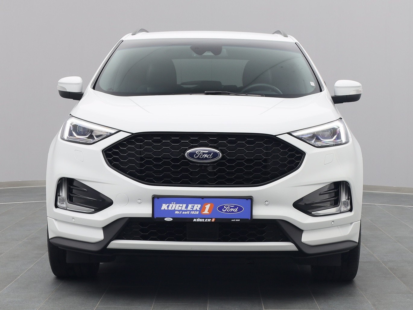 Frontansicht eines Ford Edge ST-Line 190PS 4x4 / Techn-P. / Pano / BLIS / ACC in Liquid Weiss 