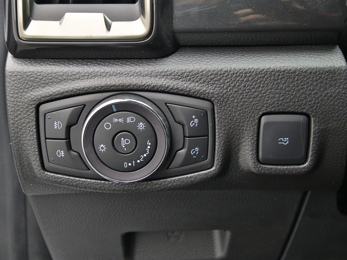  Ford Ranger DoKa Stormtrak 212PS / PDC / Klima in Frost-weiß 