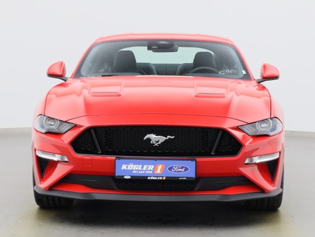 Frontansicht eines Ford Mustang GT Coupé V8 450PS / Premium 2 / B&O in Race-rot 