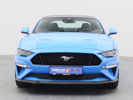 Frontansicht eines Ford Mustang GT Coupé V8 450PS / Premium 2 / Magne in Grabber Blue 