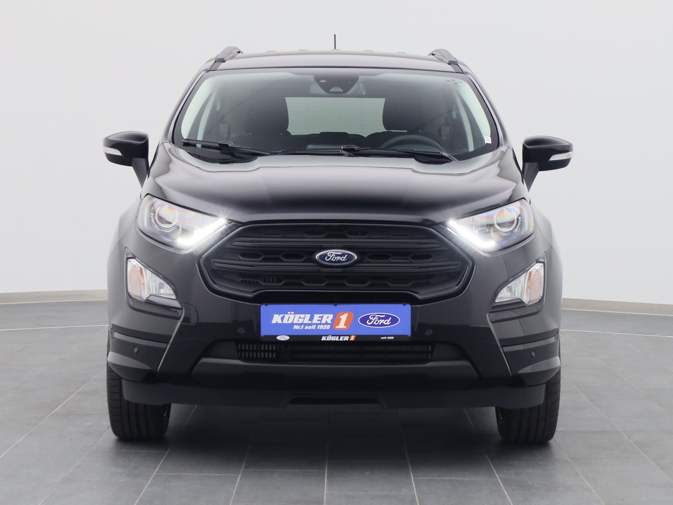 Frontansicht eines Ford EcoSport ST-Line 125PS / Technik-Paket in Agate Black 