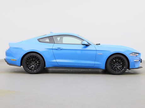  Ford Mustang GT Coupé V8 450PS / Premium 2 / Recaro in Grabber Blue von Rechts
