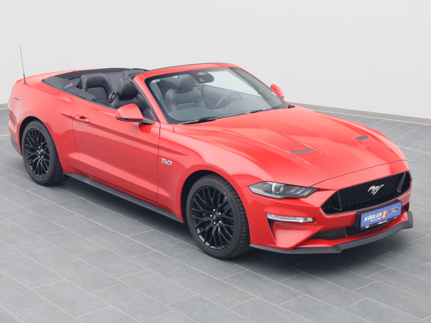  Ford Mustang GT Cabrio V8 450PS / Premium 2 in Race-rot 