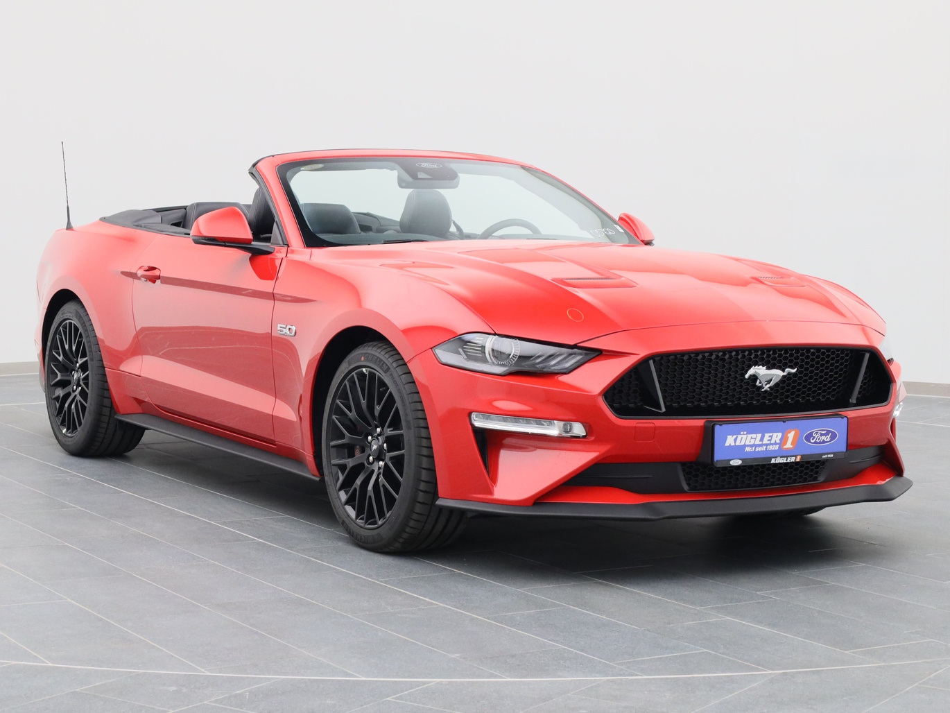  Ford Mustang GT Cabrio V8 450PS Aut. / Premium 2 in Race-rot 