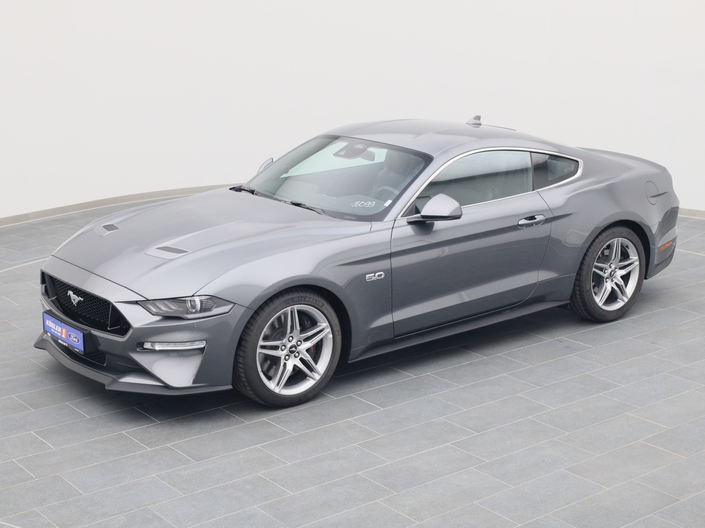  Ford Mustang GT Coupé V8 450PS Aut. / Premium 3 in Carbonized Gray 