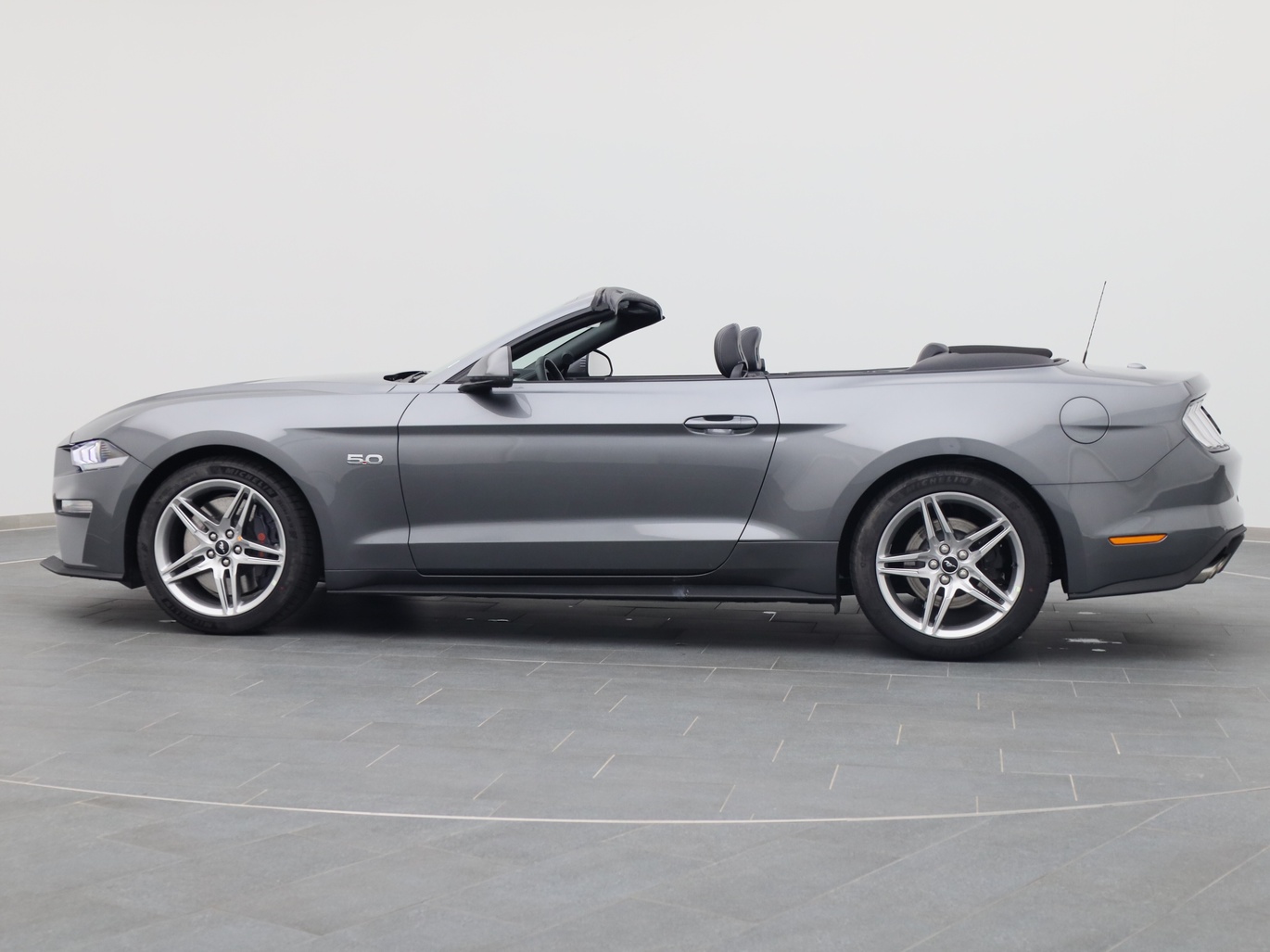  Ford Mustang GT Cabrio V8 450PS Aut. / Premium 4 in Carbonized Gray von Links