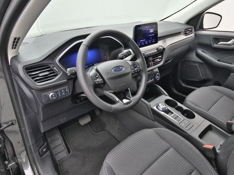 Armaturenbrett eines Ford Kuga Titanium 190PS Full-Hybrid Aut. 4x4 in Magnetic Grau 