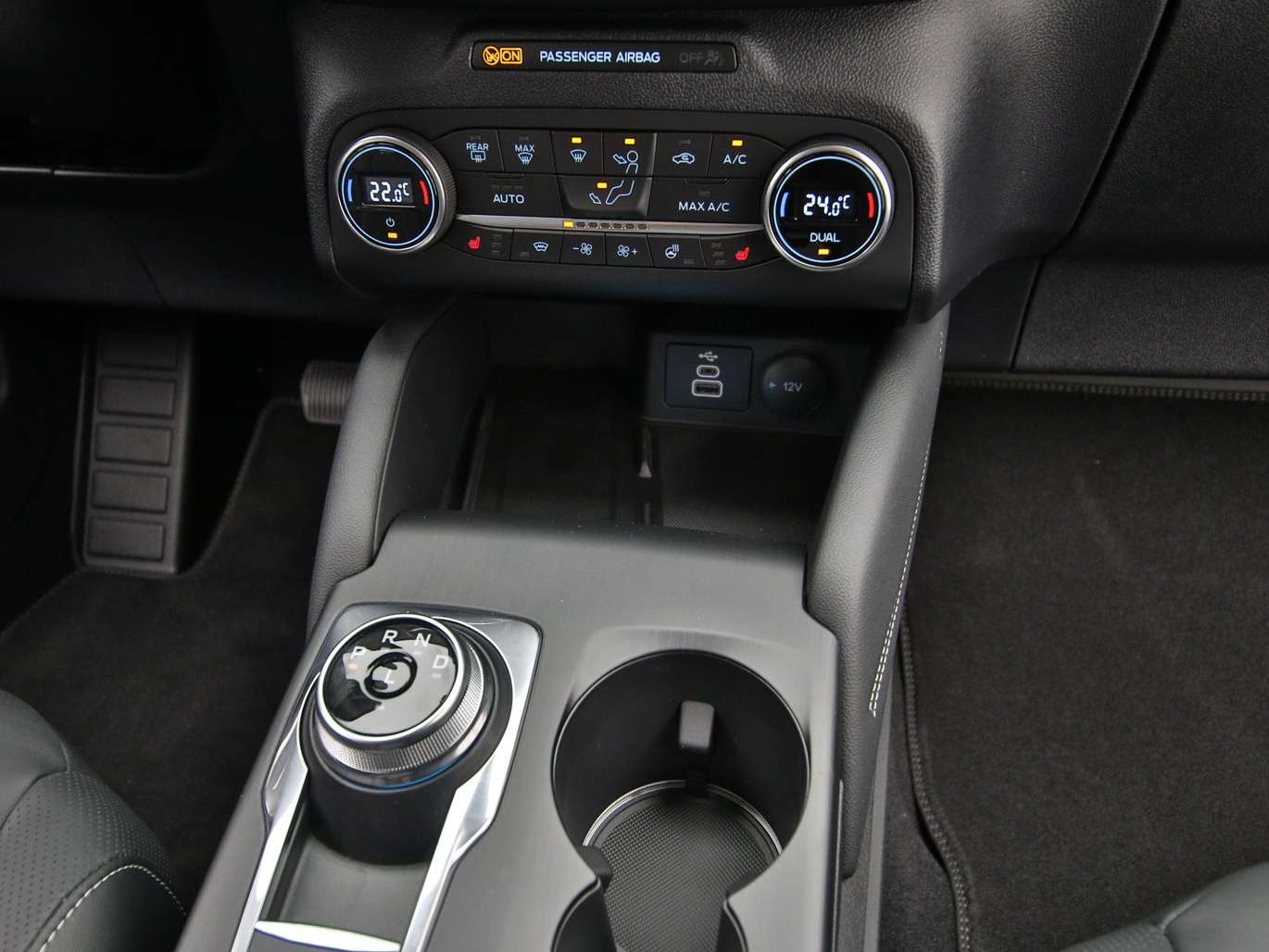  Ford Kuga Vignale 225PS Plug-in-Hybrid Aut. in Magnetic Grau 