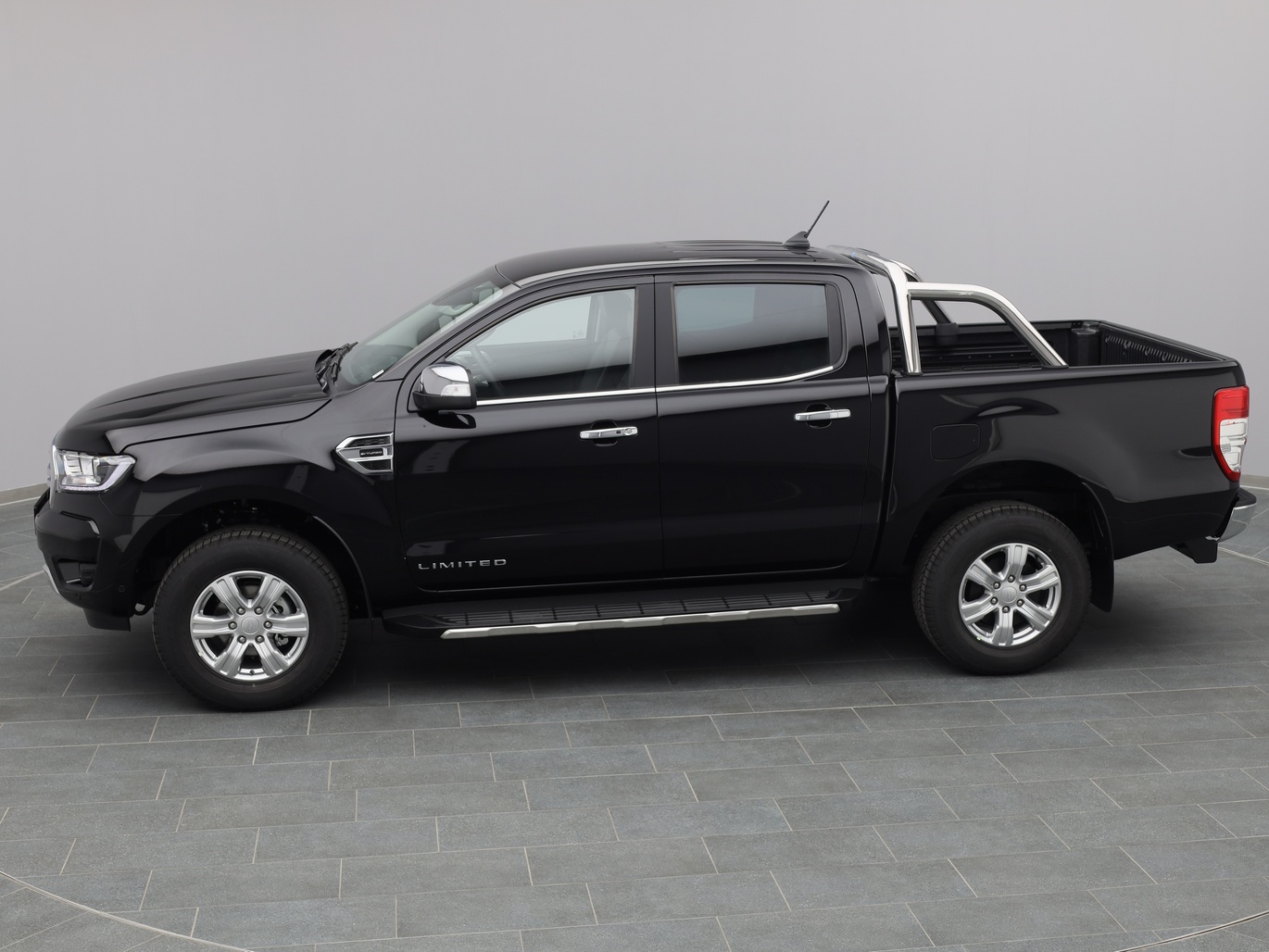  Ford Ranger DoKa Limited 213PS Aut. / AHK / PDC in Agate Black 