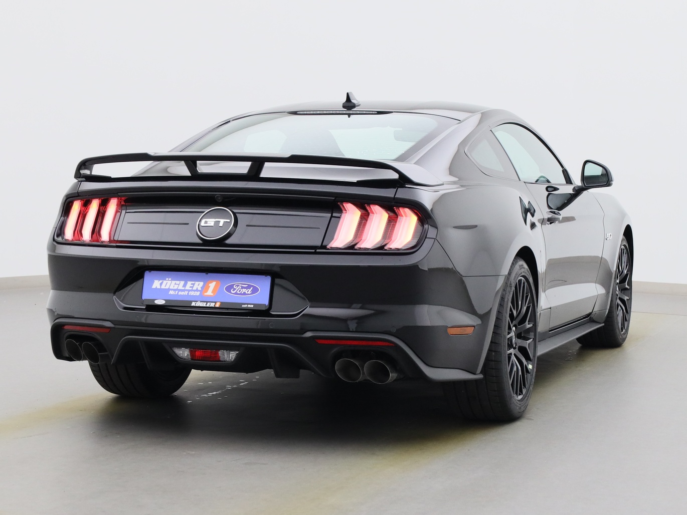  Ford Mustang GT Coupé V8 450PS / Premium 2 / Magne in Iridium Schwarz 