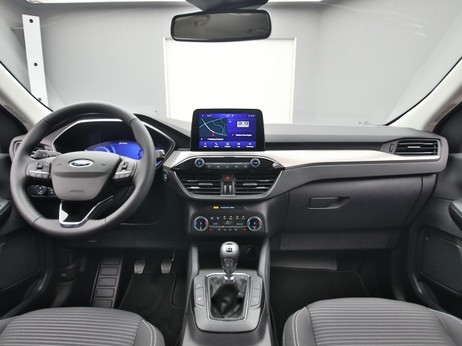  Ford Kuga Titanium 150PS / Winter-P. / Navi / PDC in Lucid Rot 
