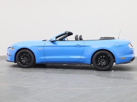  Ford Mustang GT Cabrio V8 450PS / Premium 2 in Grabber Blue von Links