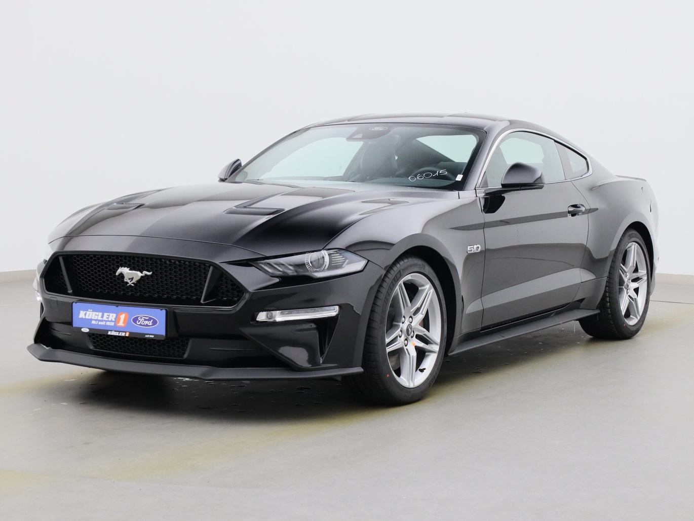  Ford Mustang GT Coupé V8 450PS / Premium 3 / Magne in Iridium Schwarz 
