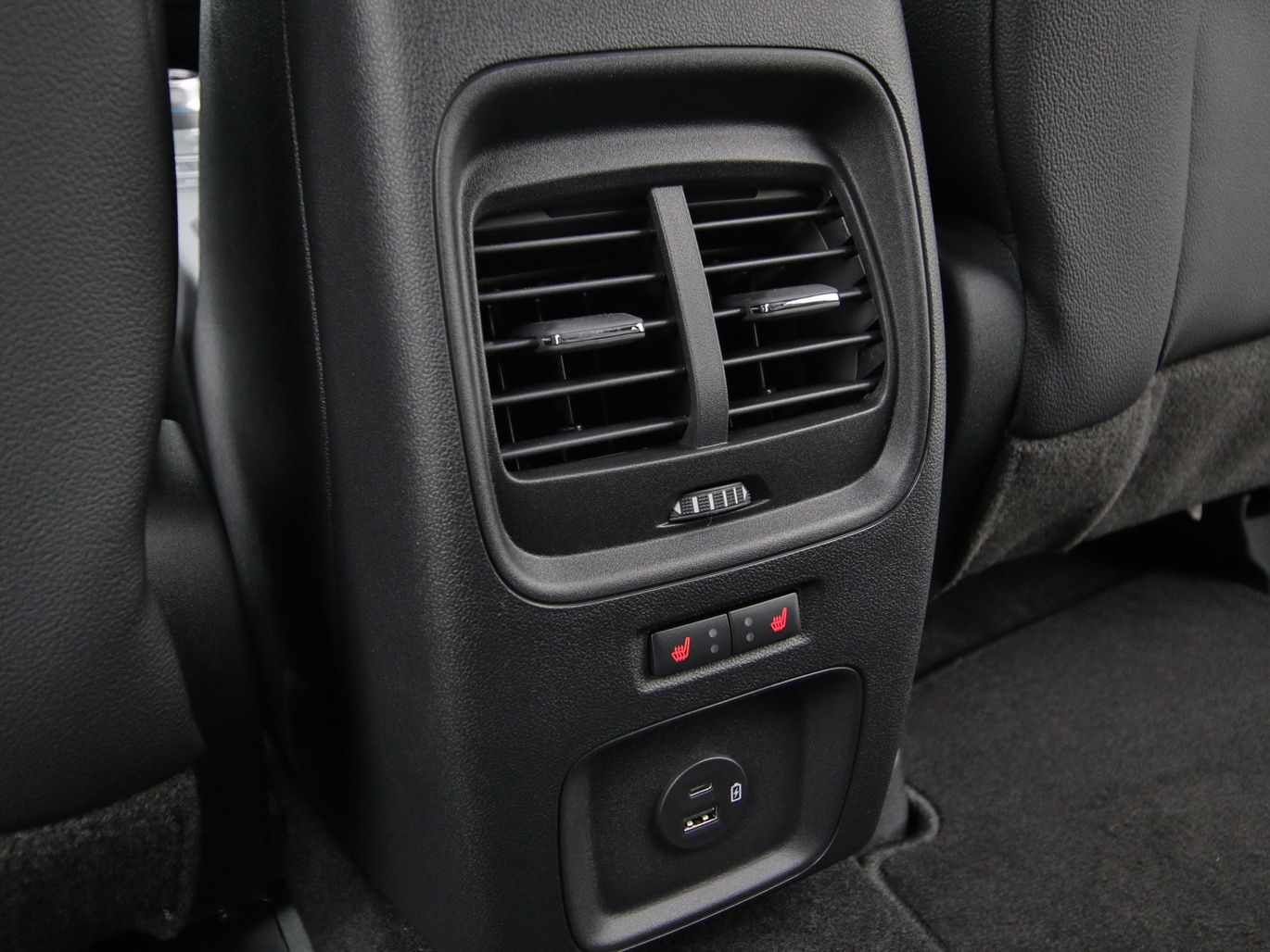  Ford Kuga Titanium X 225PS Plug-in-Hybrid Aut. in Solarsilber 