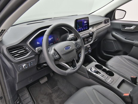 Armaturenbrett eines Ford Kuga Vignale 225PS Plug-in-Hybrid Aut. in Magnetic Grau 
