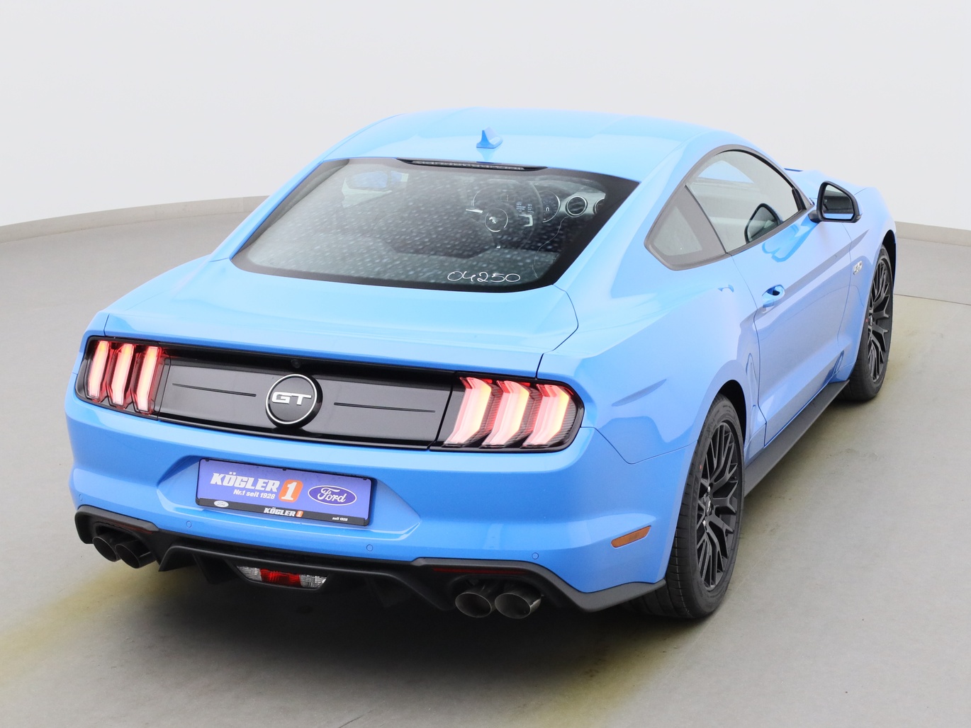  Ford Mustang GT Coupé V8 450PS / Premium 2 / Magne in Grabber Blue 