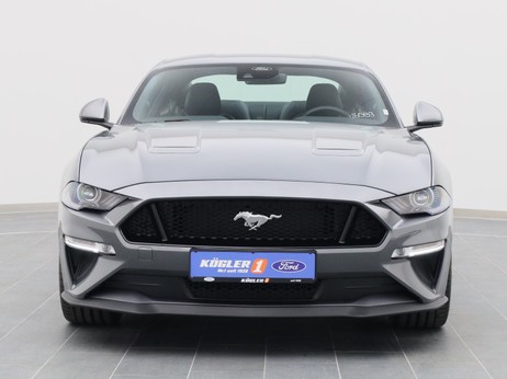 Frontansicht eines Ford Mustang GT Coupé V8 450PS Aut. / Premium 3 in Carbonized Gray 