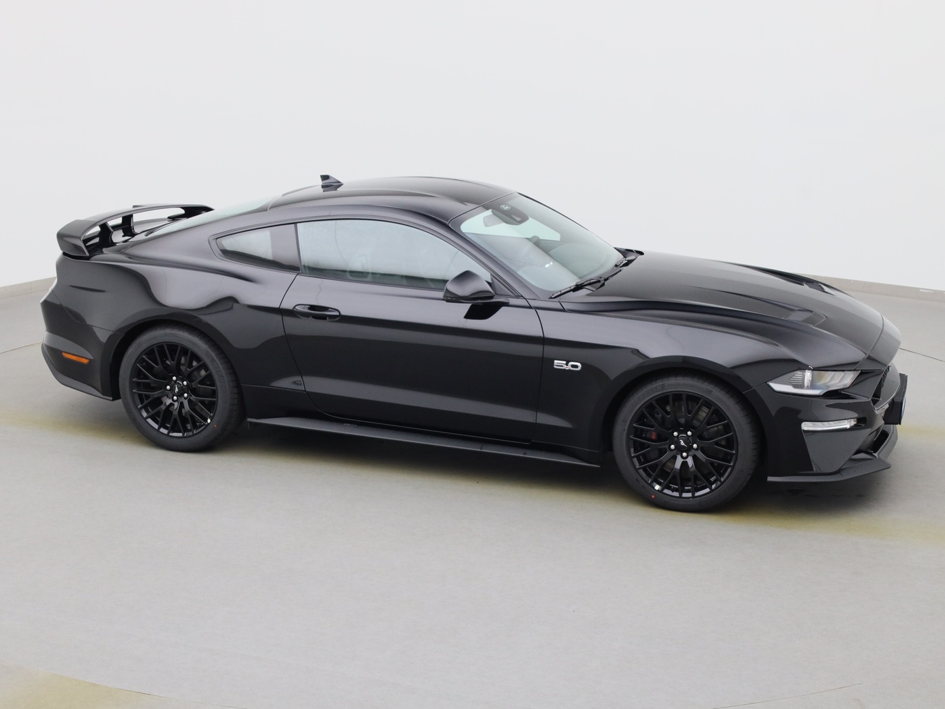  Ford Mustang GT Coupé V8 450PS / Premium 2 / Magne in Iridium Schwarz 