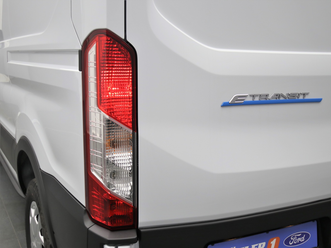  Ford E-Transit Kasten 350 L2 Trend Tech18 / Pro in Weiss 
