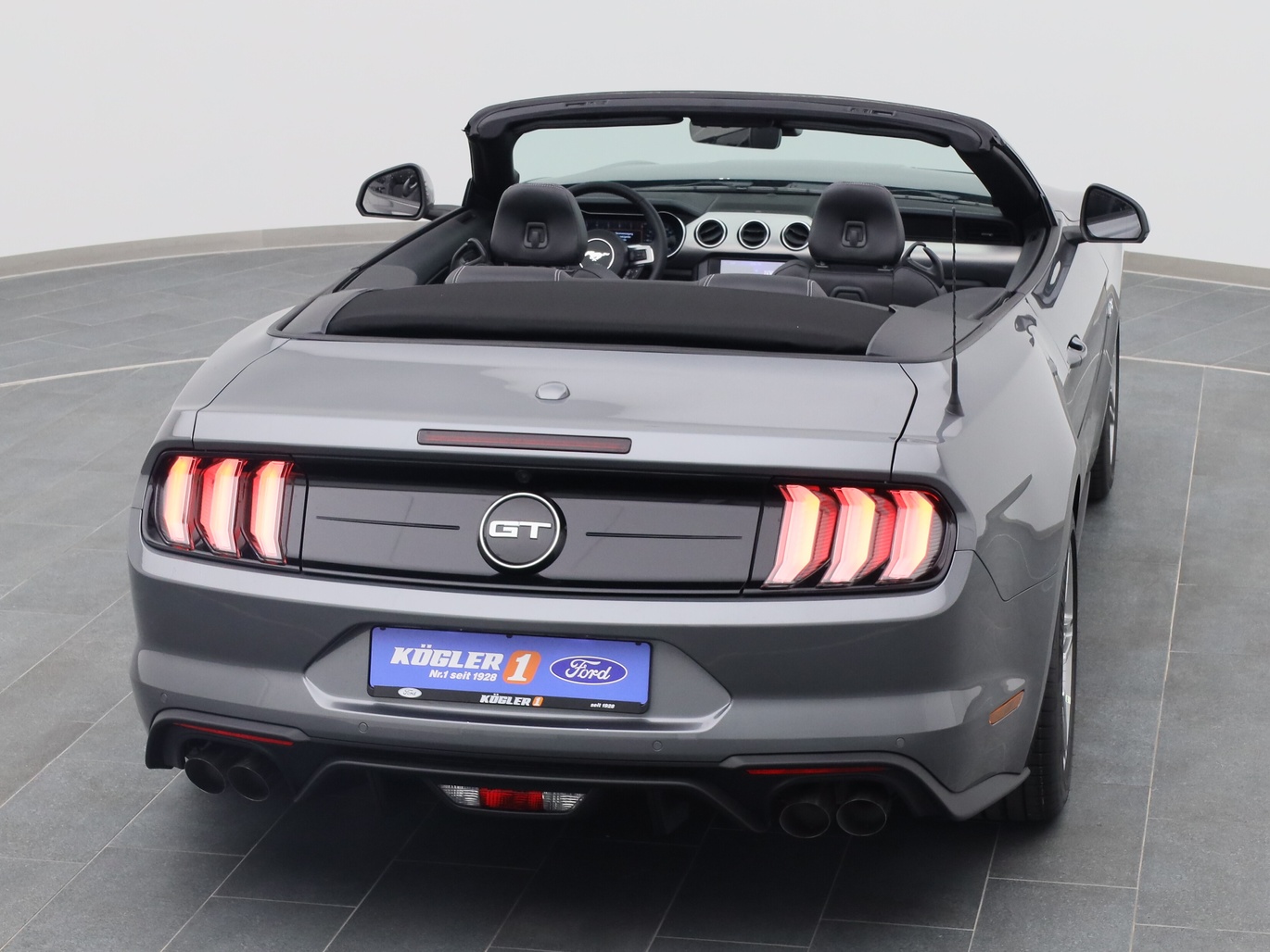  Ford Mustang GT Cabrio V8 450PS / Premium 4 / Magne in Carbonized Gray 
