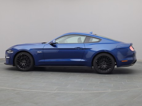  Ford Mustang GT Coupé V8 450PS / Premium 2 in Atlas Blau von Links