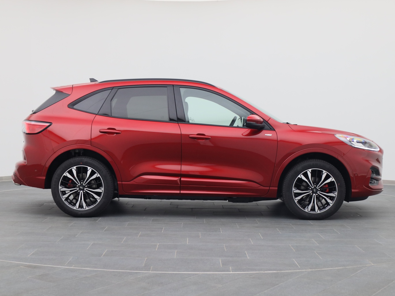  Ford Kuga ST-Line X 225PS Plug-in-Hybrid Aut. in Lucid Rot von Rechts