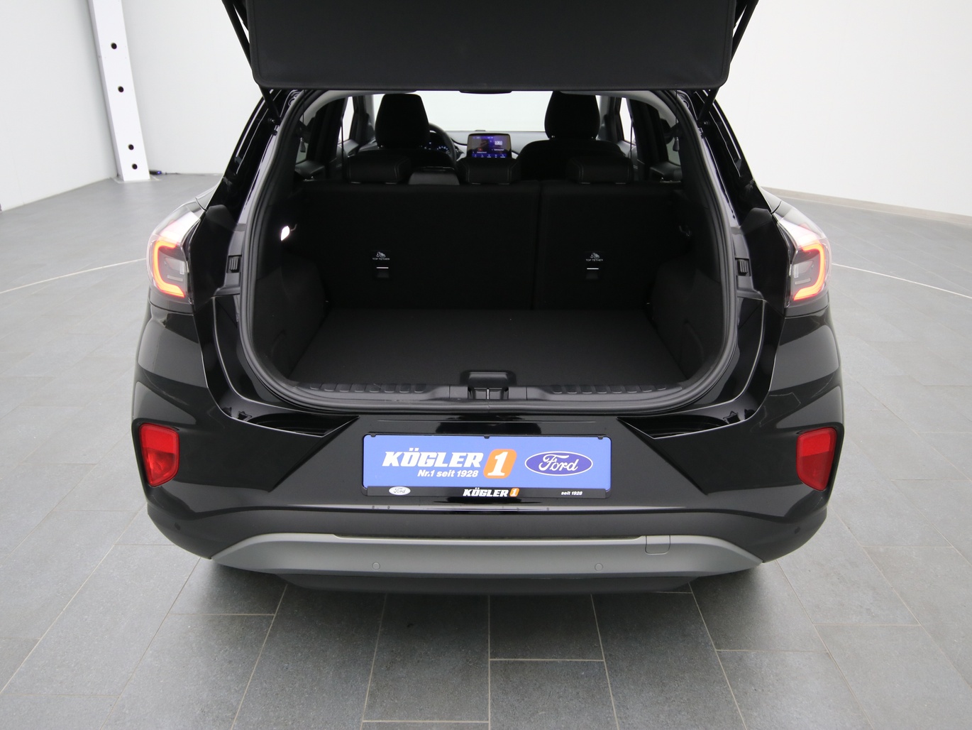  Ford Puma Titanium 125PS Hybrid / Winter-Paket in Agate Black 