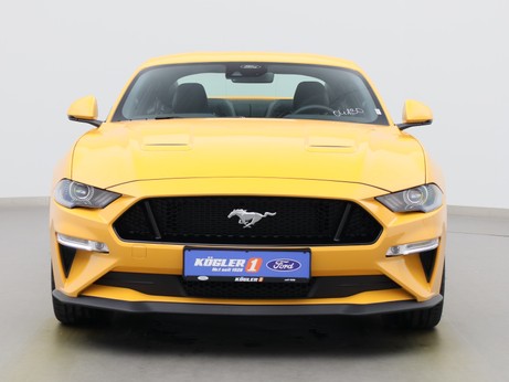 Frontansicht eines Ford Mustang GT Coupé V8 450PS / Premium 2 / Magne in Cyber Orange 