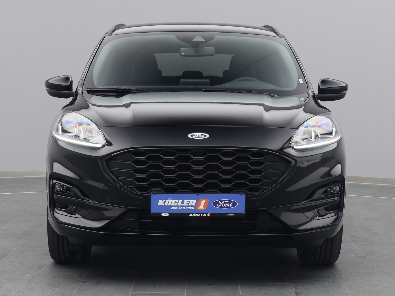 Frontansicht eines Ford Kuga ST-Line 150PS / Winter-P. / Klima / Navi in Agate Black 