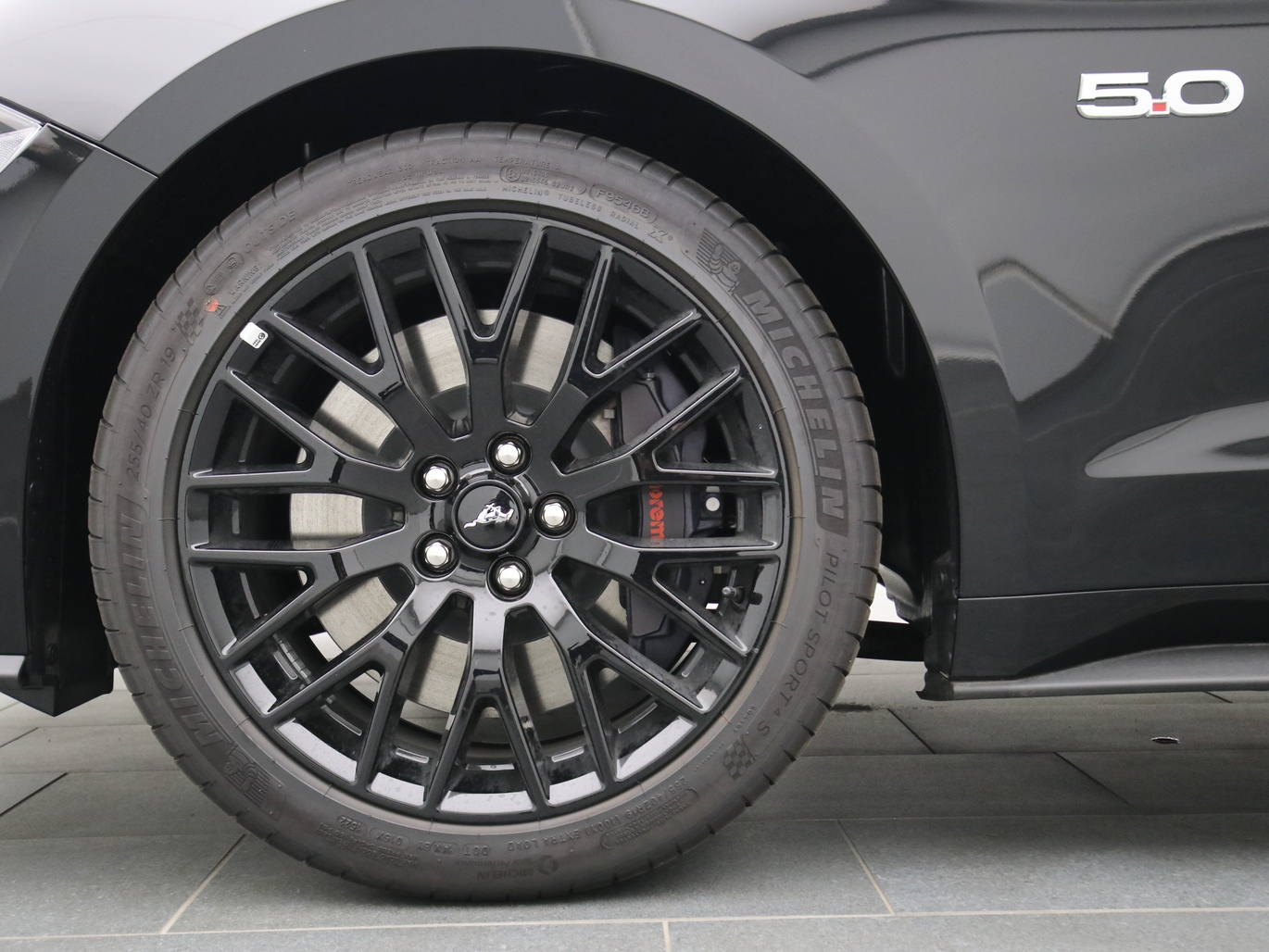  Ford Mustang GT Coupé V8 450PS / Premium 2 in Iridium Schwarz 