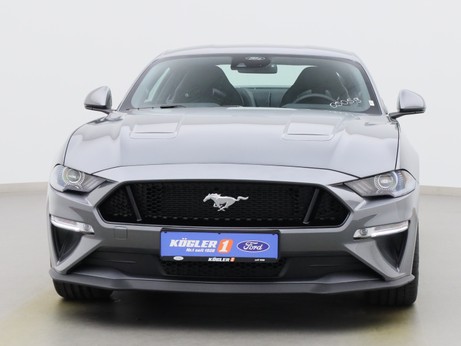 Frontansicht eines Ford Mustang GT Coupé V8 450PS / Premium 2 / Recaro in Carbonized Gray 