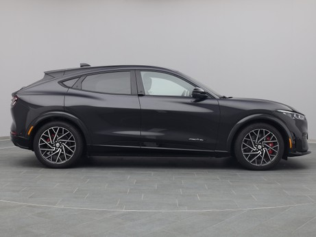  Ford Mustang Mach-E GT 487PS AWD / Panorama / ACC in Dark Matter Grey von Rechts