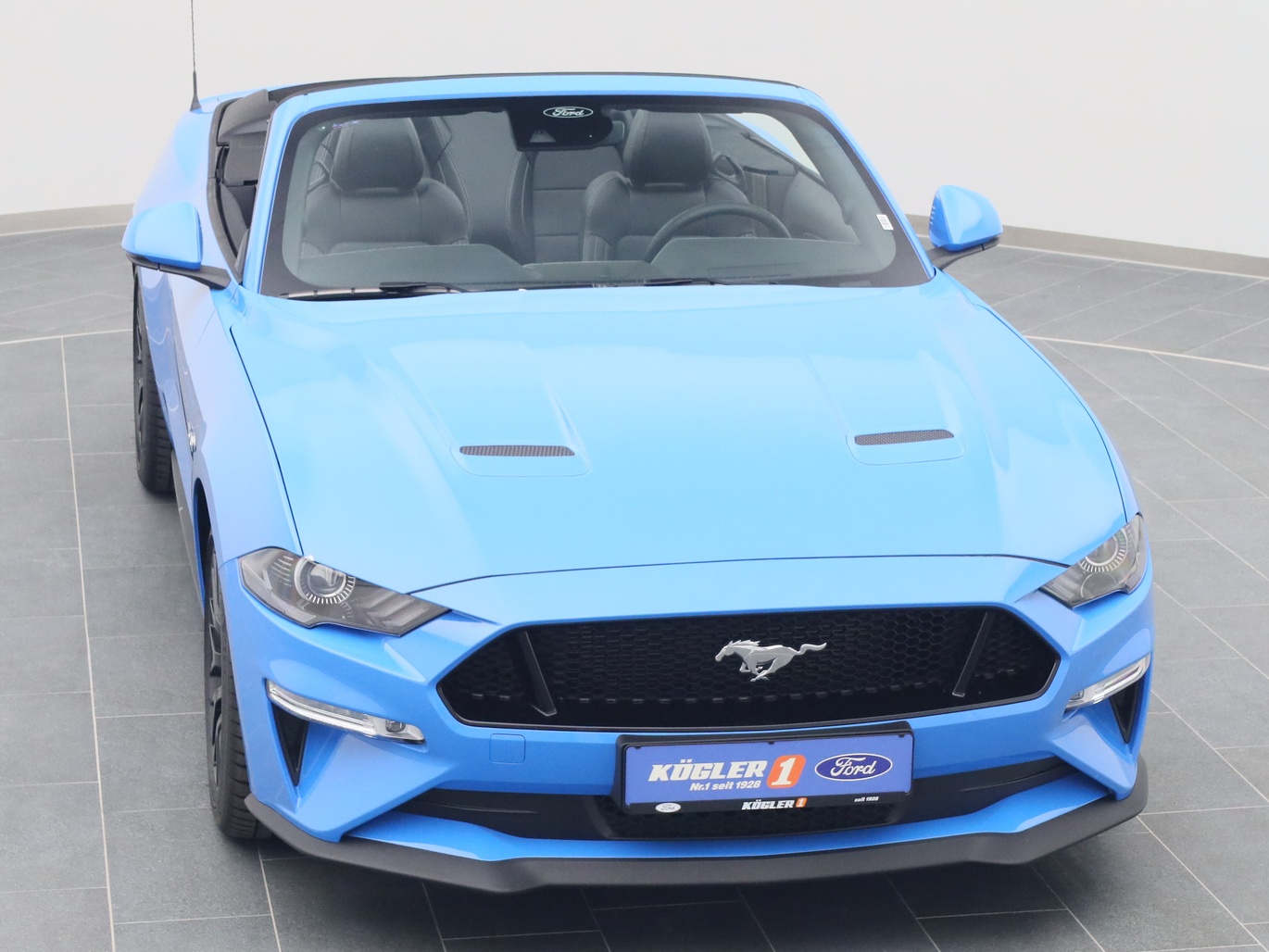  Ford Mustang GT Cabrio V8 450PS / Premium 2 / Magne in Grabber Blue 