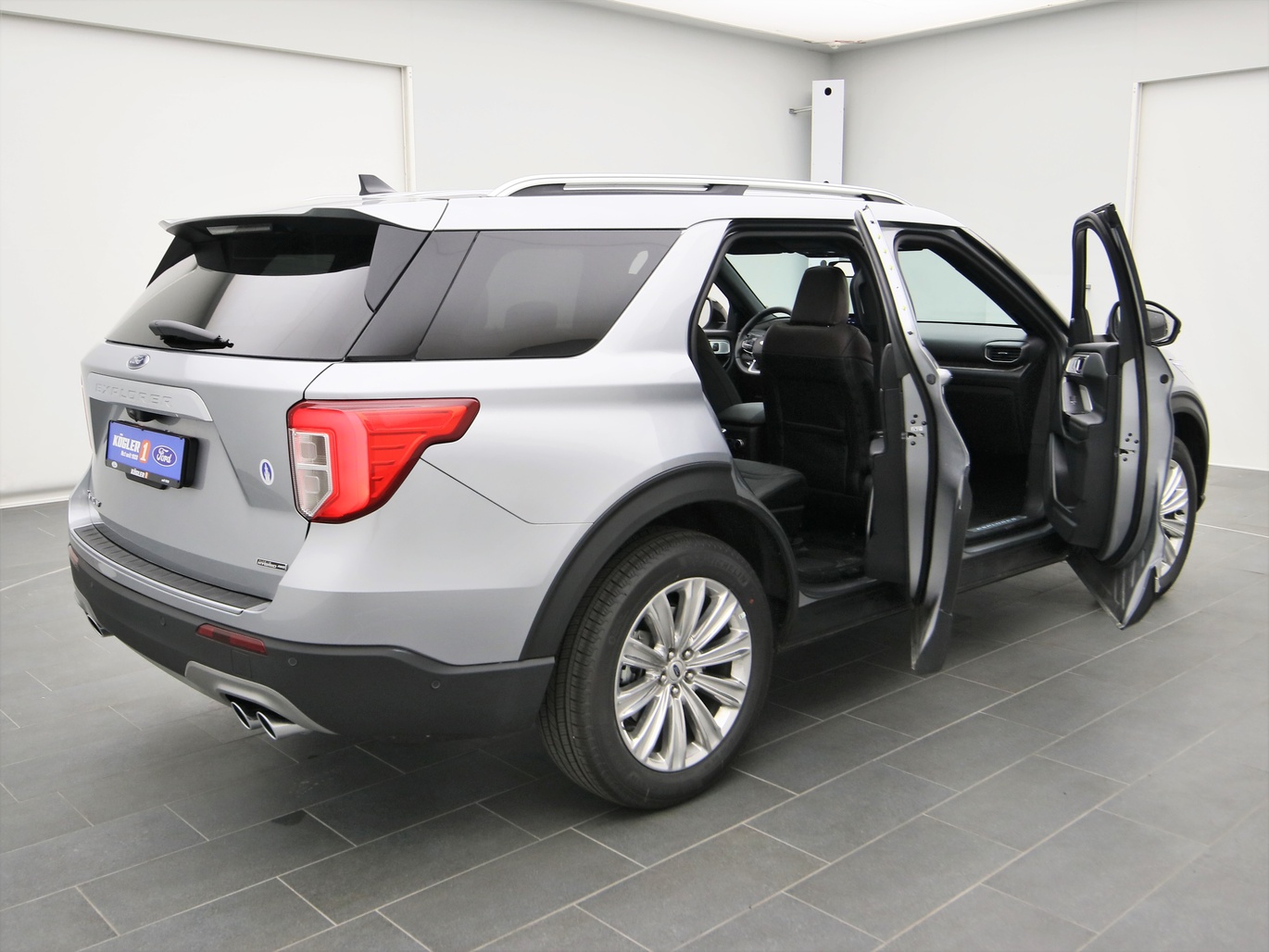  Ford Explorer Platinum 457PS Plug-in-Hybrid / PDC in Iconic Silver 