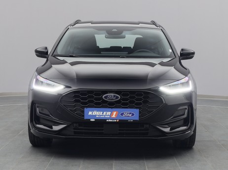 Frontansicht eines Ford Focus Turnier ST-Line Design 125PS Hybrid in Agate Black 