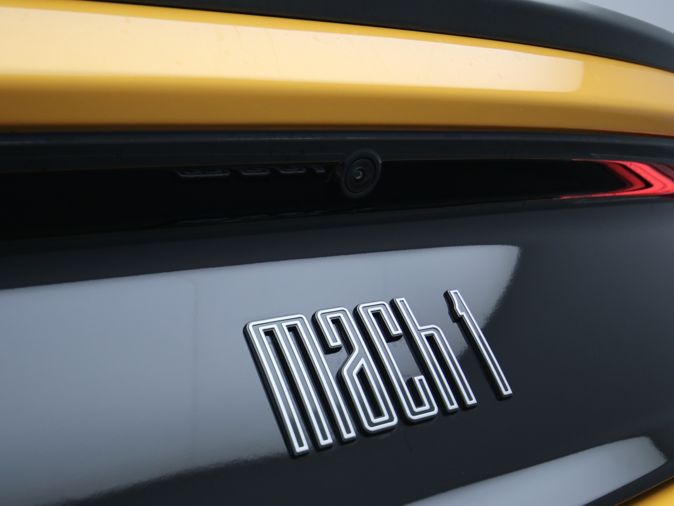 Ford Mustang Mach1 V8 460PS Aut. / Alu Y-Design in Cyber Orange 