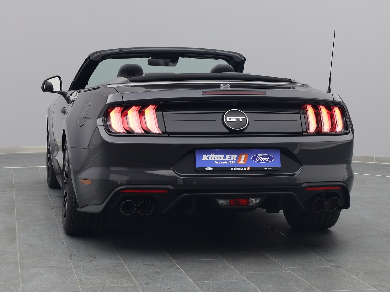  Ford Mustang GT Cabrio V8 450PS / Premium 2 / Magne in Dark Matter Grey 