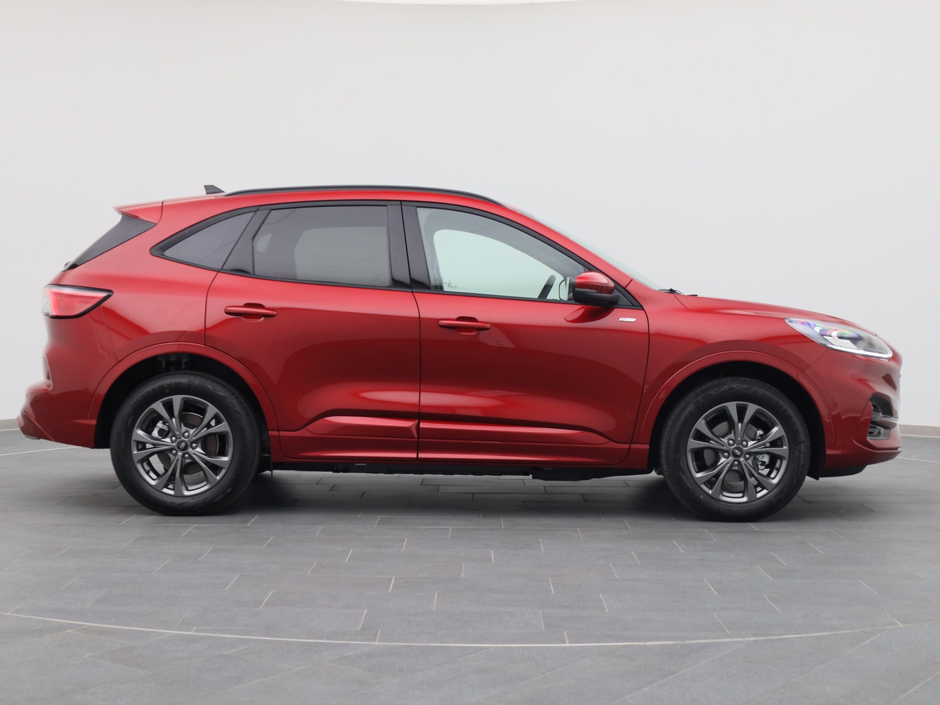  Ford Kuga ST-Line X 225PS Plug-in-Hybrid Aut. in Lucid Rot von Rechts