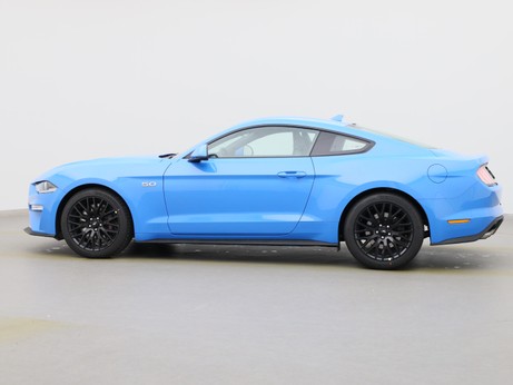  Ford Mustang GT Coupé V8 450PS / Premium 2 / Recaro in Grabber Blue von Links