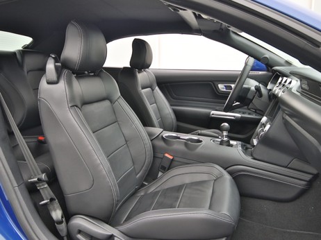  Ford Mustang GT Cabrio V8 450PS / Premium 2 in Atlas Blau 