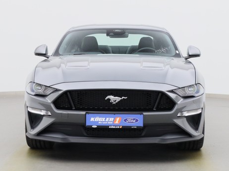 Frontansicht eines Ford Mustang GT Coupé V8 450PS / Premium 2 / B&O in Carbonized Gray 