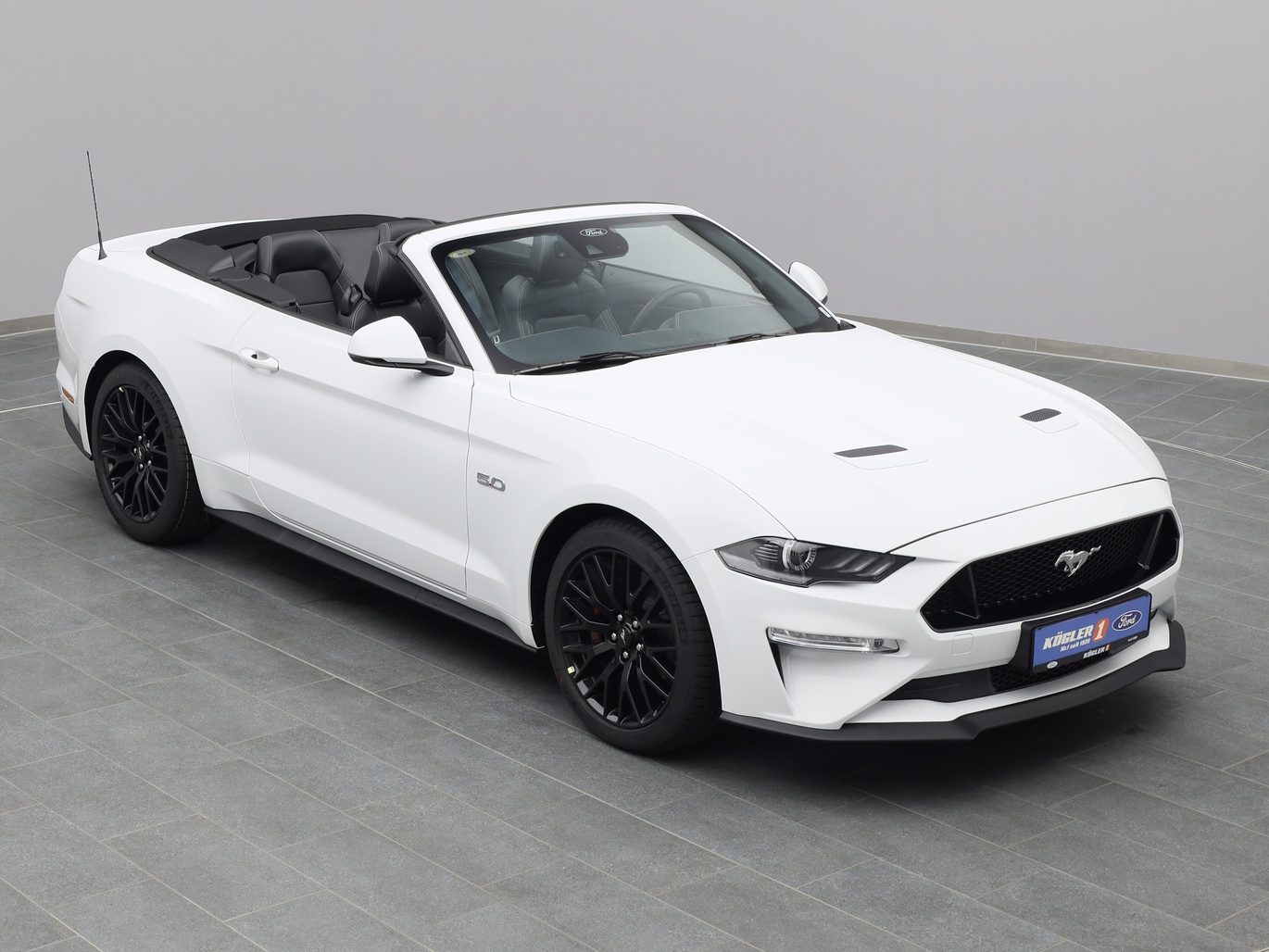  Ford Mustang GT Cabrio V8 450PS Aut. / Premium 2 in Oxford Weiß 