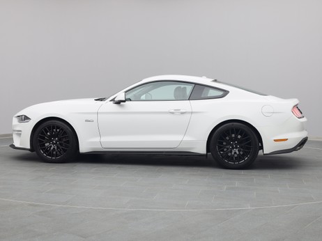  Ford Mustang GT Coupé V8 450PS / Premium 2 / Navi / ACC in Liquid Weiss von Links