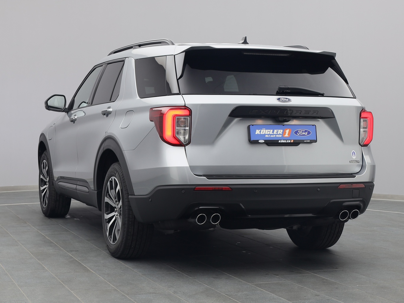  Ford Explorer ST-Line 457PS Plug-in-Hybrid / AHK in Iconic Silver 