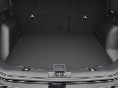  Ford Kuga Titanium 150PS / Winter-Paket / Navi / PDC in Obsidianschwarz 