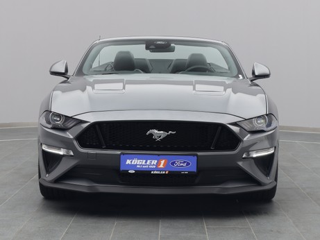 Frontansicht eines Ford Mustang GT Cabrio V8 450PS / Premium 2 / Magne in Carbonized Gray 
