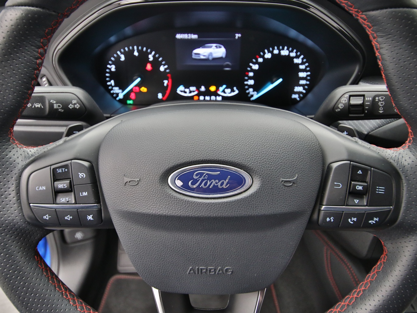  Ford Focus ST-Line 150PS Aut. / Design-P. / Komfort-P. in Dynamic Blau 