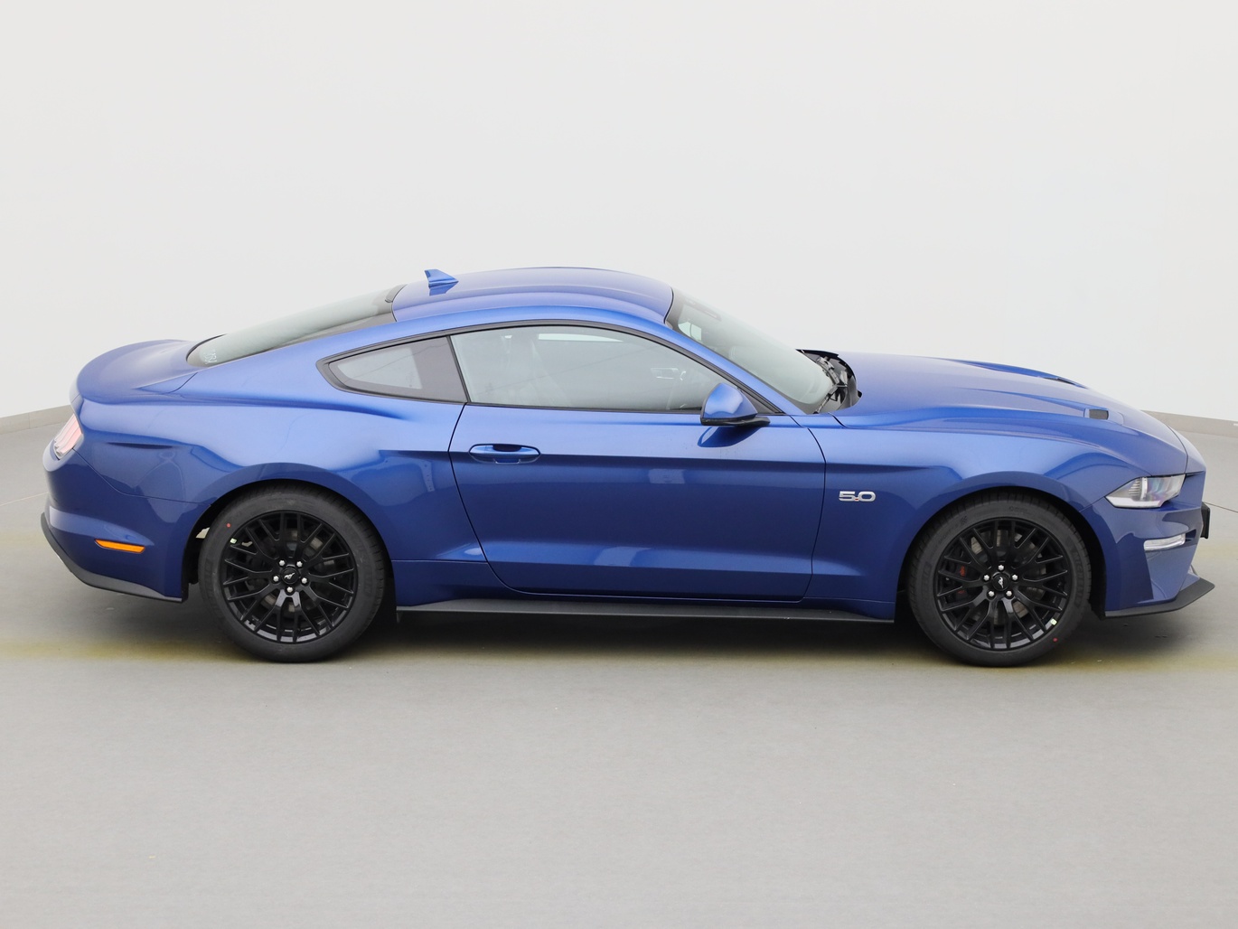  Ford Mustang GT Coupé V8 450PS / Premium 2 / B&O in Atlas Blau 