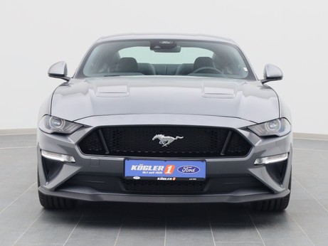 Frontansicht eines Ford Mustang GT Coupé V8 450PS / Premium 2 / Magne in Carbonized Gray 