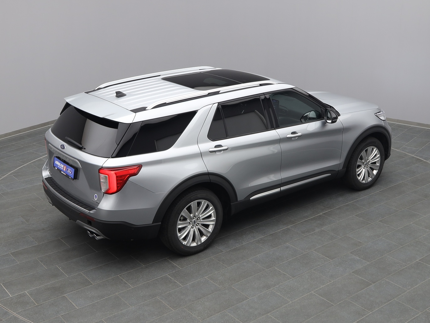  Ford Explorer Platinum 457PS Plug-in-Hybrid / AHK in Iconic Silver 